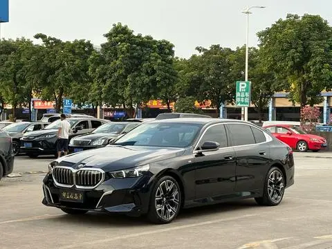 BMW 5 Series 2024 — фото 1