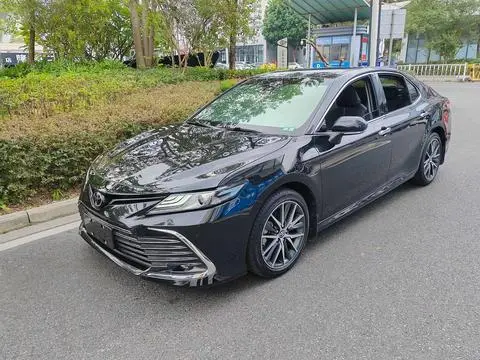 Toyota Camry 2023 — фото 1