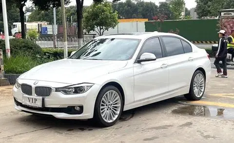 BMW 3 Series 2018 — фото 1