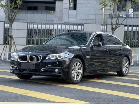 BMW 5 Series 2012 — фото 1