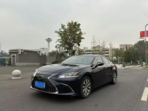 Lexus ES 2020 — фото 1