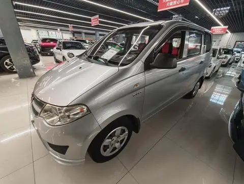 Wuling Hongguang 2015 — фото 1