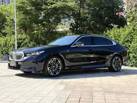 BMW 5 Series 2025 — фото 1