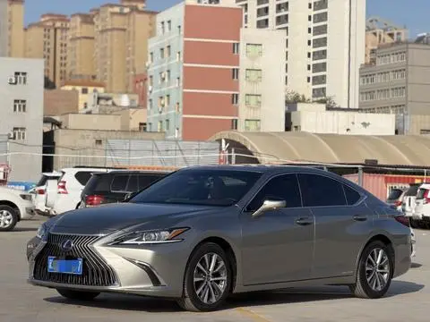 Lexus ES 2018 — фото 1