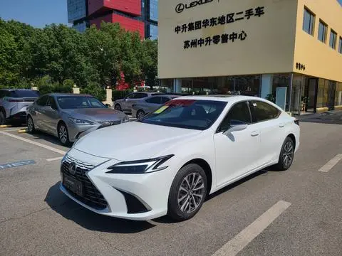 Lexus ES 2025