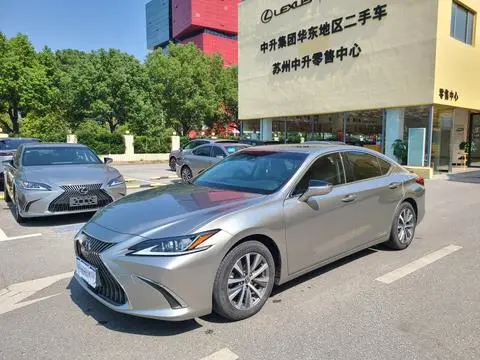 Lexus ES 2020