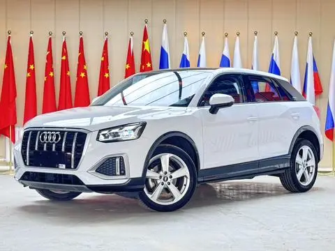 Audi Q2L 2022 — фото 1