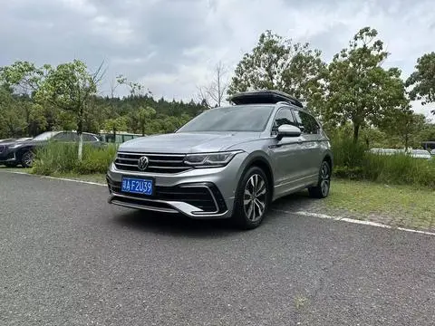 Volkswagen Tiguan L 2022 — фото 1