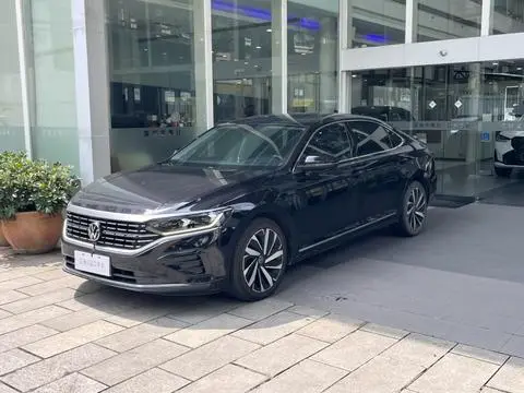 Volkswagen Passat 2023 — фото 1