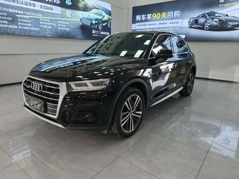 Audi Q5L 2020 — фото 1