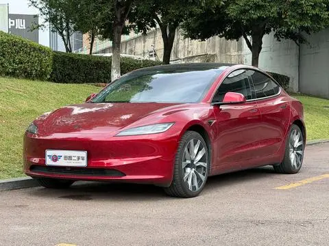 Tesla Model 3 2026 — фото 1