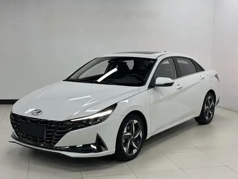 Hyundai Elantra 2022 — фото 1