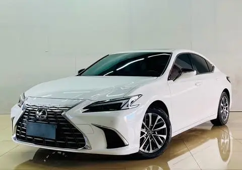 Lexus ES 2025