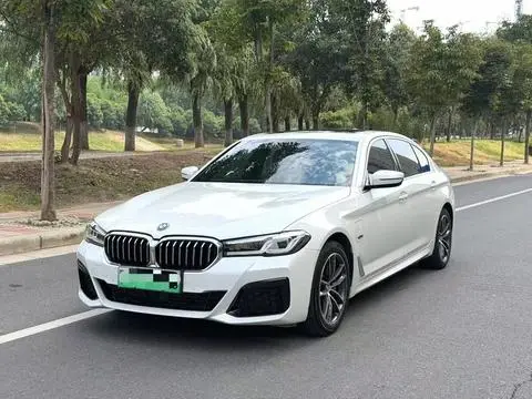 BMW 5 Series PHEV 2022 — фото 1