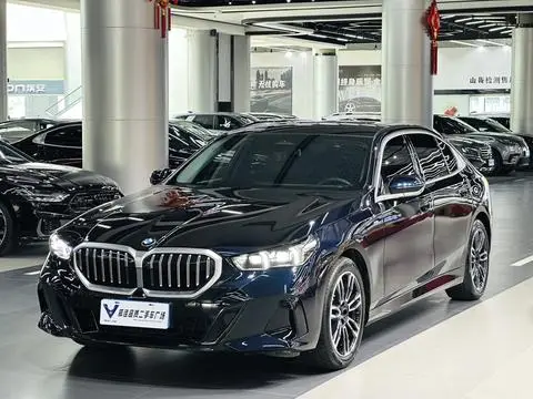 BMW 5 Series 2025 — фото 1