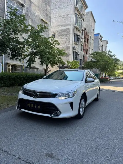 Toyota Camry 2016 — фото 1
