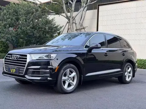 Audi Q7 2018 — фото 1