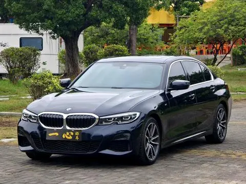 BMW 3 Series 2022 — фото 1