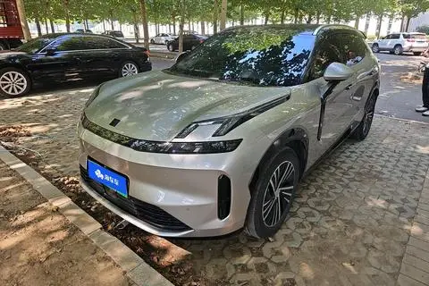 Lynk & Co 08 EM-P 2023