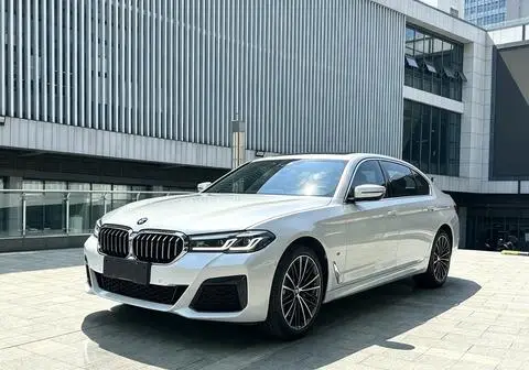 BMW 5 Series 2022 — фото 1