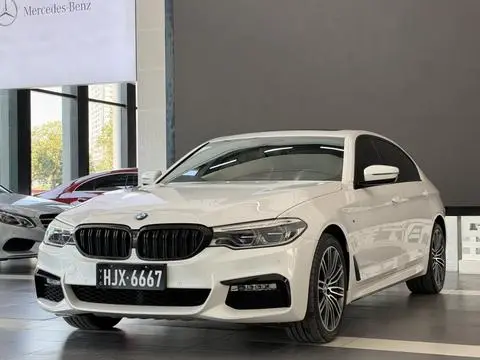 BMW 5 Series 2018 — фото 1
