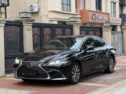 Lexus ES 2020