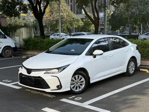 Toyota Corolla 2021 — фото 1