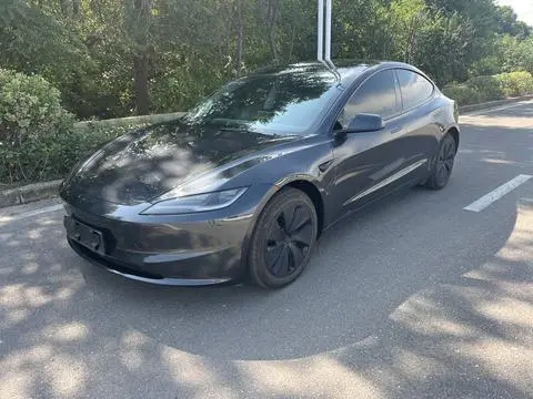 Tesla Model 3 2025 — фото 1