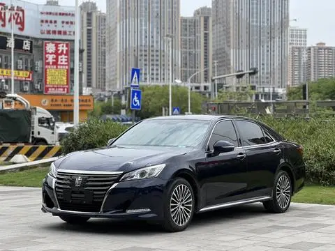 Toyota Crown 2018