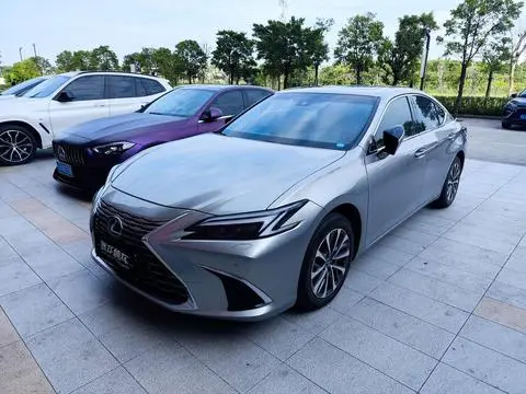Lexus ES 2025 — фото 1