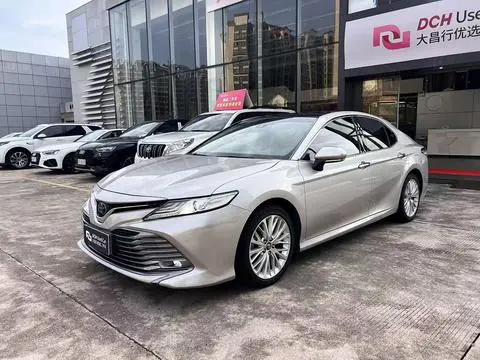 Toyota Camry 2019 — фото 1