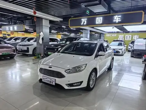 Ford Focus 2015 — фото 1