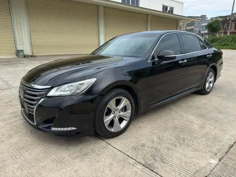 Toyota Crown 2015