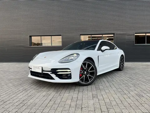 Porsche Panamera 2022