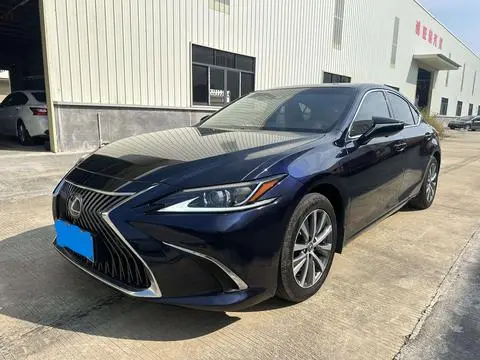 Lexus ES 2020