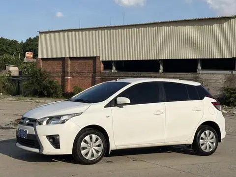 Toyota YARIS L 2015