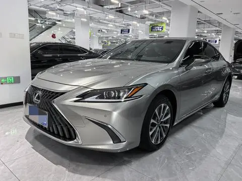Lexus ES 2022 — фото 1