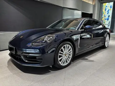 Porsche Panamera 2021