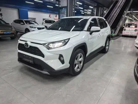 Toyota RAV4 2021 — фото 1