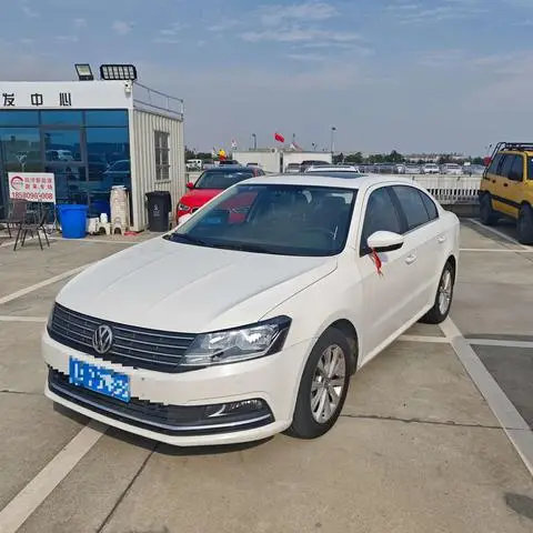 Volkswagen Lavida 2015 — фото 1