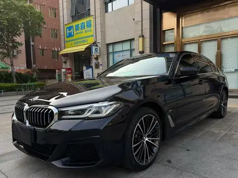 BMW 5 Series 2023 — фото 1