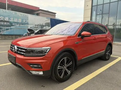 Volkswagen Tiguan L 2017 — фото 1