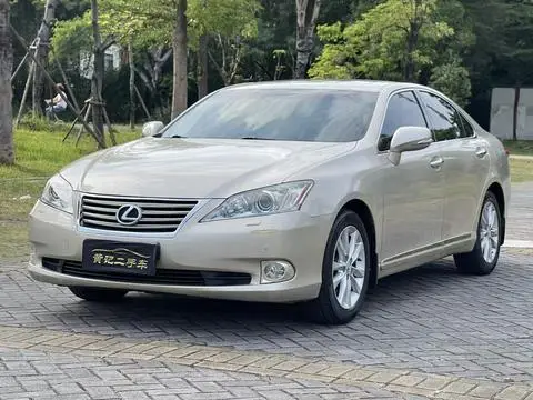 Lexus ES 2010 — фото 1