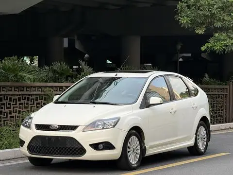 Ford Focus 2013 — фото 1