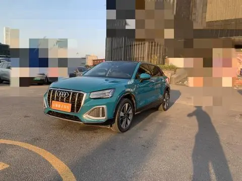 Audi Q2L 2022 — фото 1