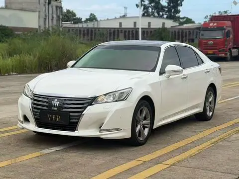Toyota Crown 2015 — фото 1