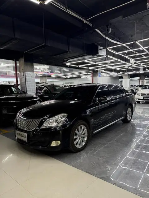 Toyota Crown 2010