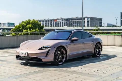 Porsche Taycan 2022