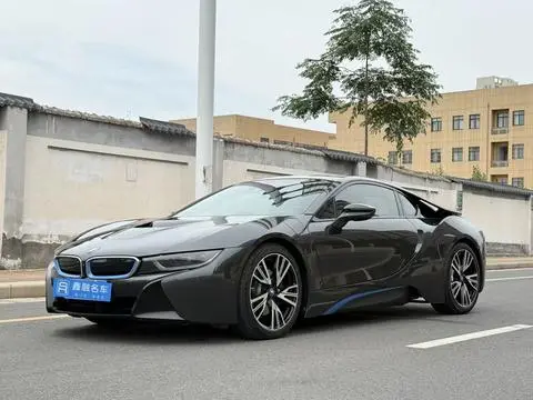 BMW i8 2014 — фото 1