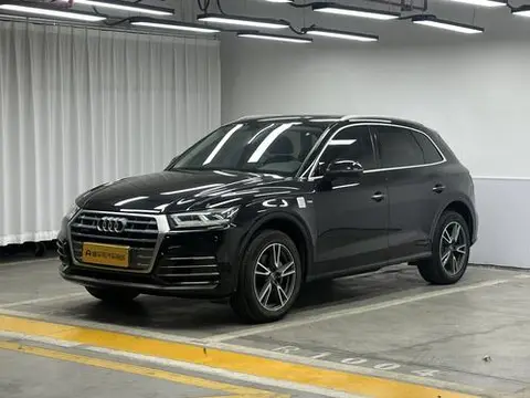 Audi Q5L 2020 — фото 1